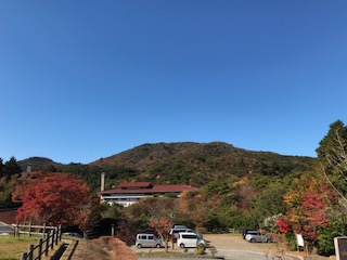 紅葉の見ごろ、仁田峠から温泉街へ